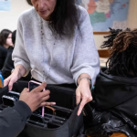 Francia decreta aulas sin celulares